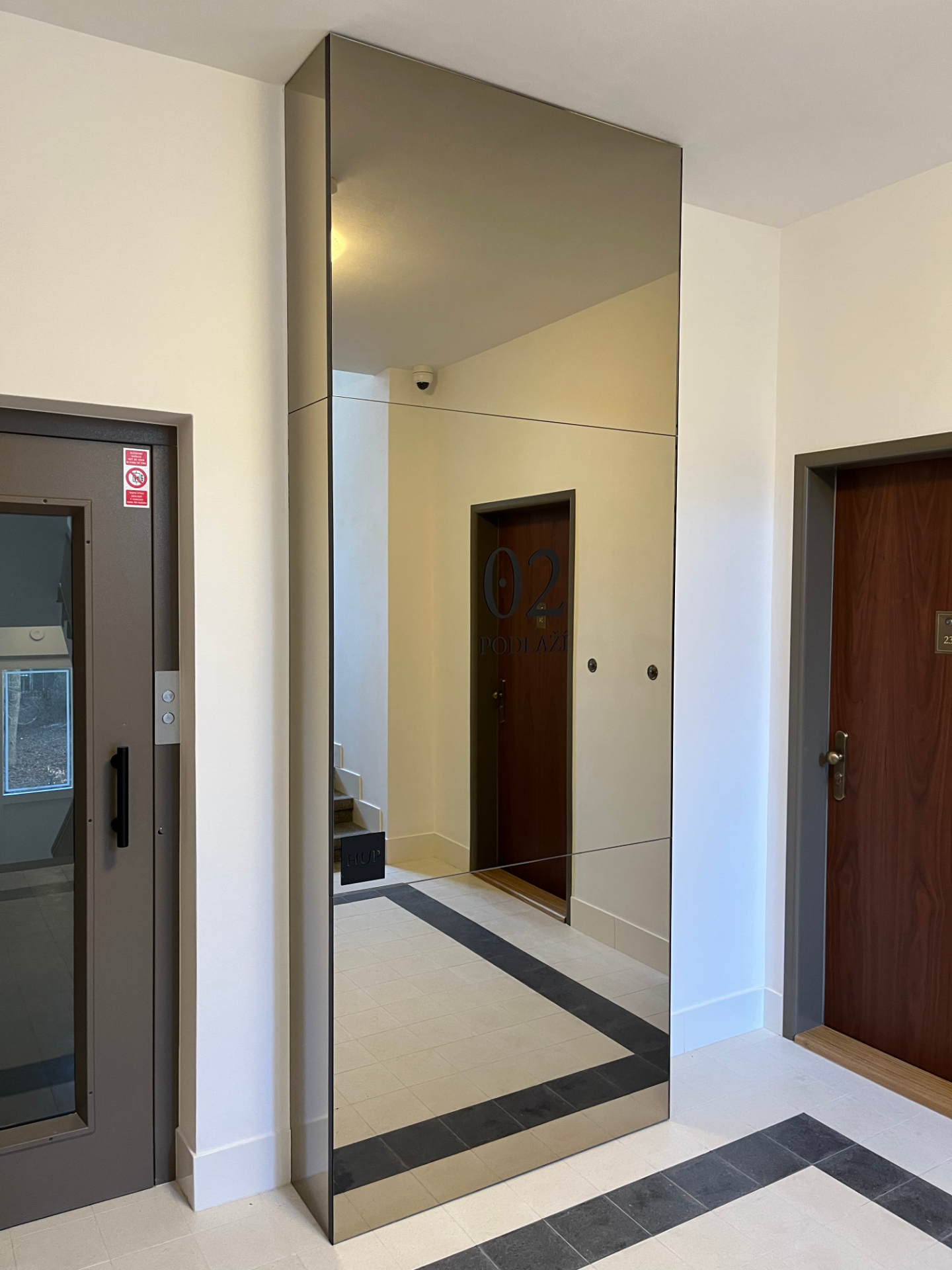 Skleněné obklady, zrcadla